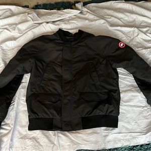 Canada goose bomber XL, authentic, regular fit perfect condition